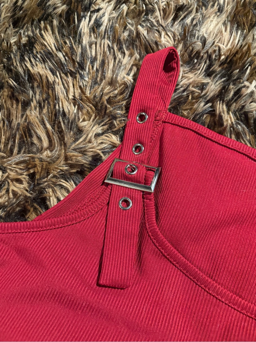 Adjustable Strap Ribbed Cropped Tank Top - Red - Picture 4 of 4